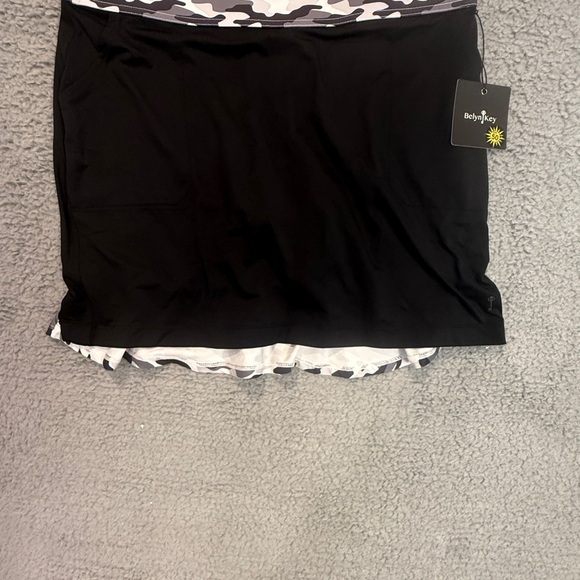 Belyn Key Women’s Golf Camouflage Top with Black Skirt - Picture 3 of 8